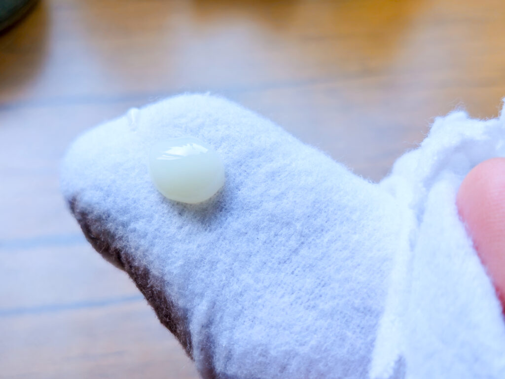 クリーニングローションは伸びがいいから少しずつ使う。