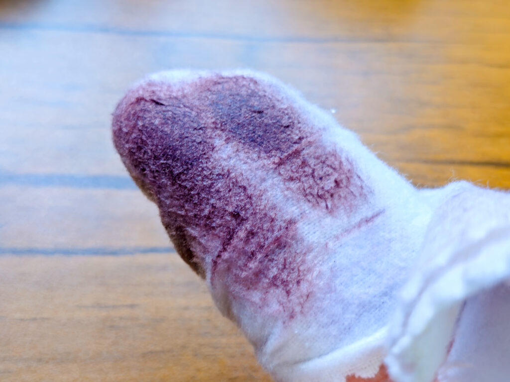 クリーニングローションでもめっちゃ色落ちした。