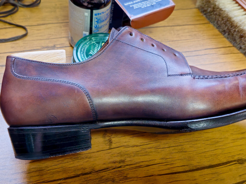 ケンジントンⅡ　Uチップ
すっぴんのサイドと踵。