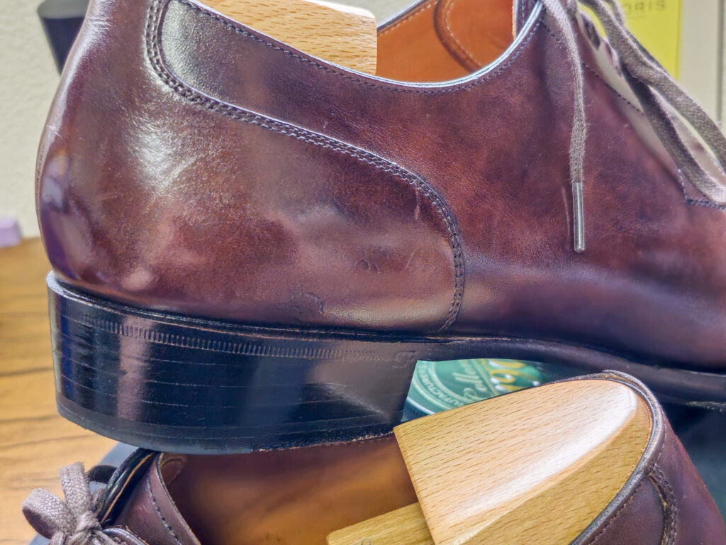 ケンジントンⅡ　Uチップ
踵にもスレ…
傷があってこれはアウトレットの原因。