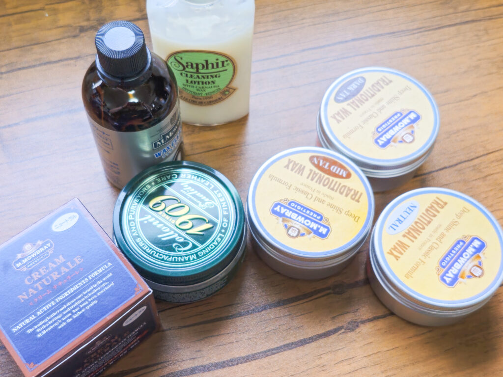 革靴のケア用品。
モゥブレイからはワックスクリーナーとクリームナチュラーレ、トラディショナルワックス。
サフィールからはクリーニングローション。
コロニルの1909シュプリームクリームデラックス。