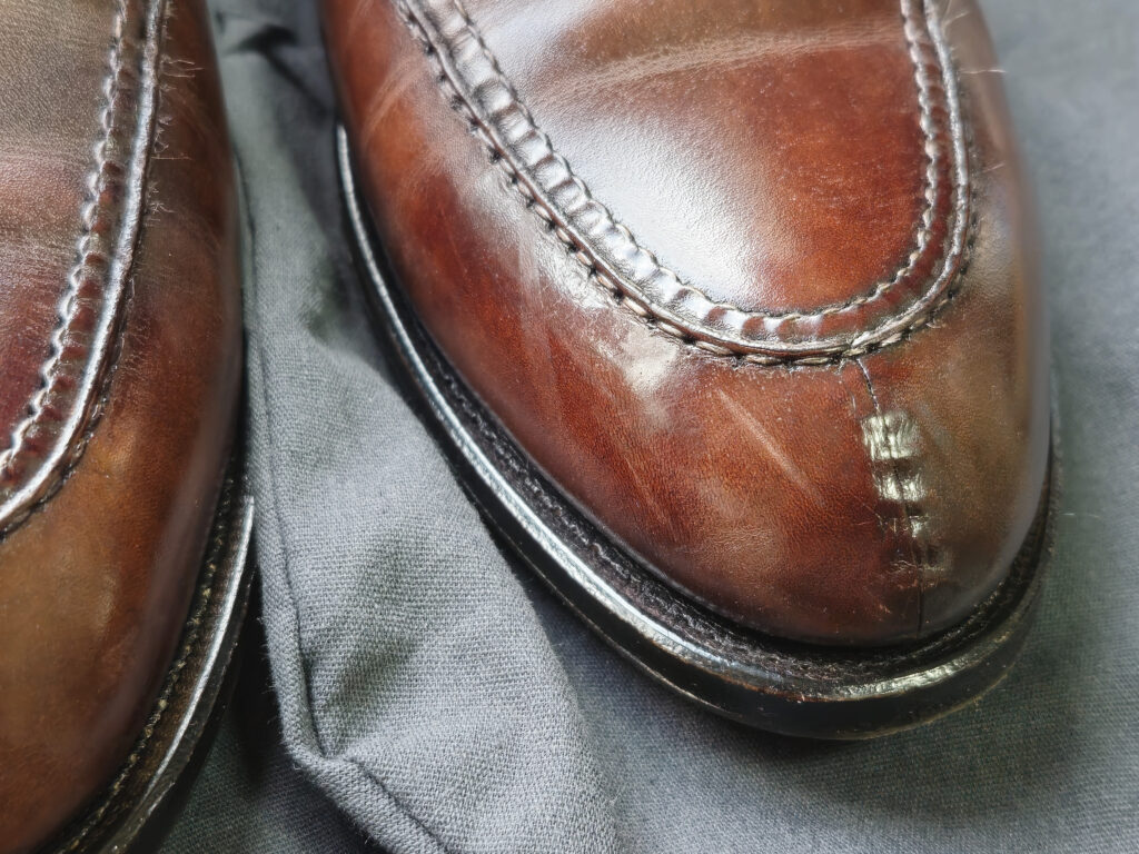 ケンジントンⅡ　Uチップ
つま先のスレ。足癖の悪さによるもの。