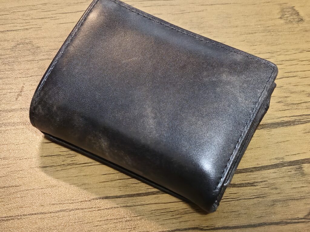 イルチアのラディカで作られたお財布。グレー。